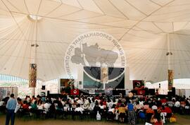 Seminário Nacional sobre Educação no Campo (Brasília-DF, 26 nov. 2002) [fotografia] / Fotógrafo(a) : Nivaldo Honório. -- Ref.: BR-SPMST_MST-SN-CIN_AMP_000113-000778-ACS.