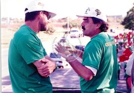 Chegada da Marcha Popular à Brasília (Brasília-DF, 07 out. 1999) [fotografia] / Fotógrafo(a) : Douglas Mansur. -- Ref.: BR-SPMST_MST-SN-CIN_AMP_001400-011197-MAC.