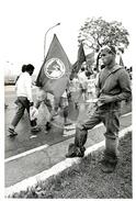 Caminhada São Paulo - Jundiaí (Jundiaí-SP, nov. 1993) [fotografia] / Fotógrafo(a) : Douglas Mansur. -- Ref.: BR-SPMST_MST-SN-CIN_AMP_001428-011601-MAC.