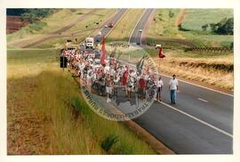 Marcha Nacional do MST (Goiânia-GO, abr. 1997) [fotografia] / Fotógrafo(a) : Arquivo MST ; Paulo P. Lima. -- Ref.: BR-SPMST_MST-SN-CIN_AMP_001407-011305-MAC.