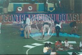 Encontro Estadual do MST, 10o (Belo Horizonte-MG, jan. 2002) [fotografia] / Fotógrafo(a) : Gildo Alves ; Pascoal August. -- Ref.: BR-SPMST_MST-SN-CIN_AMP_000932-007260-ENC.