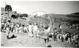 Manifestação (Campo Erê-SC, 1987) [fotografia] / Fotógrafo(a) : Arquivo MST. -- Ref.: BR-SPMST_MST-SN-CIN_AMP_000481-002808-AMT.