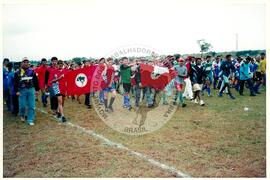 Abertura da Copa de Futebol no Pontal (Teodoro Sampaio-SP, ago. 2001) [fotografia] / Fotógrafo(a) : Leticia Barqueta. -- Ref.: BR-SPMST_MST-SN-CIN_AMP_000815-005395-CUL.