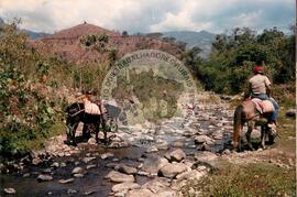 Comunidade Indígena Peruana (Peru, 20 set. 1987) [fotografia] / Fotógrafo(a) : Arquivo MST. -- Ref.: BR-SPMST_MST-SN-CIN_AMP_001082-008741-RIT.