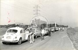 Bloqueio da Rodovia Manoel de Nóbrega (São Paulo (Estado), mai. 1986) [fotografia] / Fotógrafo(a) : Milton Soares. -- Ref.: BR-SPMST_MST-SN-CIN_AMP_000367-001770-AMT.