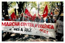 Manifestação contra a ALCA (São Paulo (Estado), 2001) [fotografia] / Fotógrafo(a) : João Zinclair. -- Ref.: BR-SPMST_MST-SN-CIN_AMP_000398-002236-AMT.