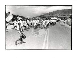 Marcha Nacional do MST (Minas Gerais, 27 fev. 1997) [fotografia] / Fotógrafo(a) : Carlos Carvalho. -- Ref.: BR-SPMST_MST-SN-CIN_AMP_001411-011370-MAC.