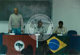 Seminário para Jornalistas e Estudantes (São Paulo-SP, 10 mai. 2001) [fotografia] / Fotógrafo(a) : Cásper Líbero. -- Ref.: BR-SPMST_MST-SN-CIN_AMP_000157-001158-ACS.