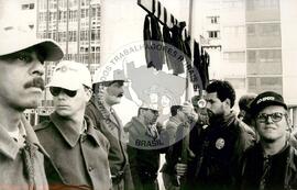 Vigília contra o Massacre de Columbiara (Rio Grande do Sul, ago. 1995) [fotografia] / Fotógrafo(a) : [sem autoria]. -- Ref.: BR-SPMST_MST-SN-CIN_AMP_000469-002723-AMT.