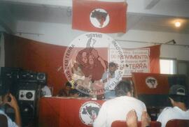 João Pedro Stédile (Brasil, [sem data]) [fotografia] / Fotógrafo(a) : Arquivo MST ; Cácia Cortez ; Débora Lerrer ; Douglas Mansur ; João Zinclar ; Luciney Martins ; Michelle Camafaldo. -- Ref.: BR-SPMST_MST-SN-CIN_AMP_001263-010562-LID.