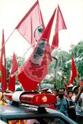 Mobilização na Praça Fausto Cardoso em frente ao Palácio do Governo (Sergipe, abr. 1996) [fotografia] / Fotógrafo(a) : Diogenes Di. -- Ref.: BR-SPMST_MST-SN-CIN_AMP_000561-003160-AMT.