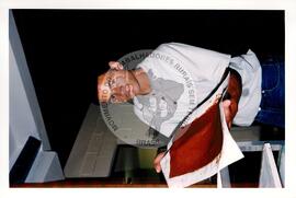 Leilão das peças da COOPEMARE (São Paulo (Estado), 24 nov. 1999) [fotografia] / Fotógrafo(a) : Fernando Braga. -- Ref.: BR-SPMST_MST-SN-CIN_AMP_000756-005005-CSS.