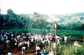 Acampamento " Nova Canudos- Fazenda Engenheiro D'Agua" do MST (Porto Feliz-SP, fev. 1999) [fotografia] / Fotógrafo(a) : Douglas Mansur. -- Ref.: BR-SPMST_MST-SN-CIN_AMP_000046-000257-ACP.