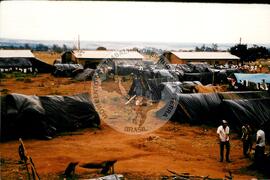 Acapamento de Brasiguaios (Amambaí-MS, 1992) [fotografia] / Fotógrafo(a) : Gianne Carvalho. -- Ref.: BR-SPMST_MST-SN-CIN_AMP_000017-000073-ACP.