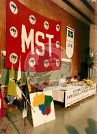 ENERA- Encontro Nacional de Educadores e Educadoras da Reforma Agrária, 1o (Distrito Federal (Brasil), jul. 1997) [fotografia] / Fotógrafo(a) : Douglas Mansur. -- Ref.: BR-SPMST_MST-SN-CIN_AMP_000960-007617-ENC.