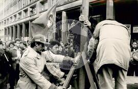 Vigília contra o Massacre de Columbiara (Rio Grande do Sul, ago. 1995) [fotografia] / Fotógrafo(a) : [sem autoria]. -- Ref.: BR-SPMST_MST-SN-CIN_AMP_000469-002729-AMT.