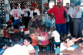 Delegação do MST em Cuba – 40º Aniversário da ANAP (Cuba, 15 mai. 1999) [fotografia] / Fotógrafo(a) : Nilton Viana. -- Ref.: BR-SPMST_MST-SN-CIN_AMP_001043-008378-RIT.