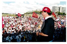 Protesto da Educação (Distrito Federal (Brasil), 06 out. 1999) [fotografia] / Fotógrafo(a) : Douglas Mansur. -- Ref.: BR-SPMST_MST-SN-CIN_AMP_000583-003258-AMT.